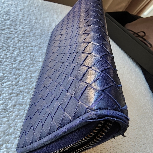 Bottega Veneta Leather Wallet in Deep Blue - Authencity Cert - Picture 6 of 13